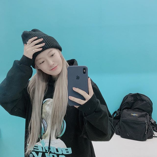 92KNari's tweet photo. 오예- 연습실- 🤪 https://t.co/G20NZq2p0e