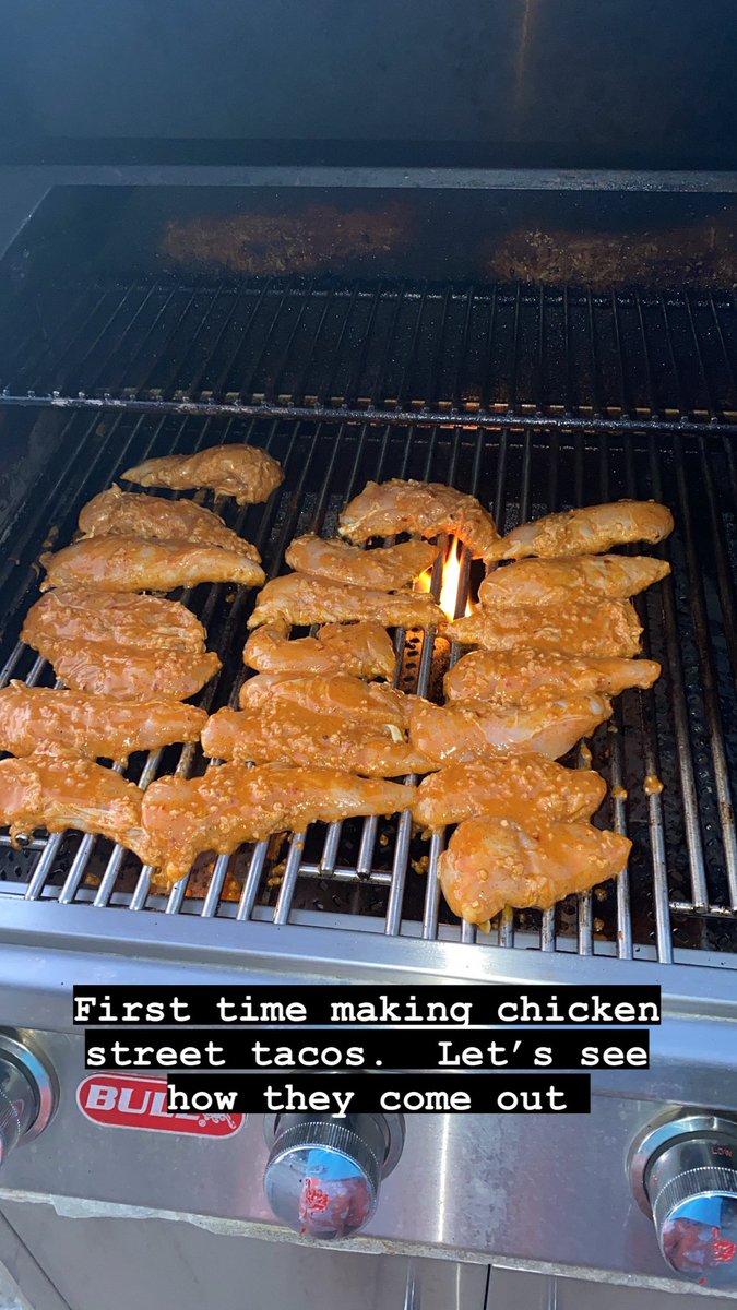 jhon90283138's tweet photo. Made street steak and chicken tacos with a home made cilantro sauce. For my first time making them they came out super good. https://t.co/9i2NAi69Bf
