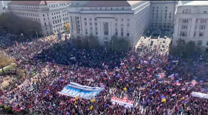 nysemtguy's tweet photo. trump supporters call this a support rally lol, i call this a trump retirement party 😄🤣😄😁😂😄🤣😄😁
#BidenWon 2020
#TrumpsFired https://t.co/x6cxFWgkHT