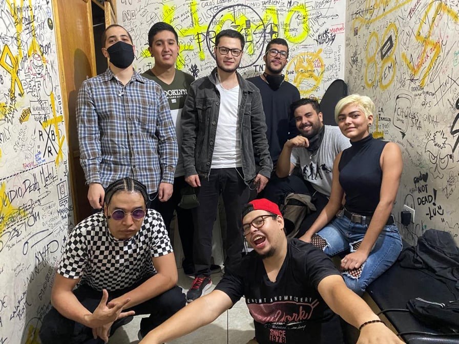 RockeriasBlog's tweet photo. Bagatela estrena videoclip de 'Despierta Pueblo' ---> https://t.co/L8Two1SYgE https://t.co/G87mdE7R6q