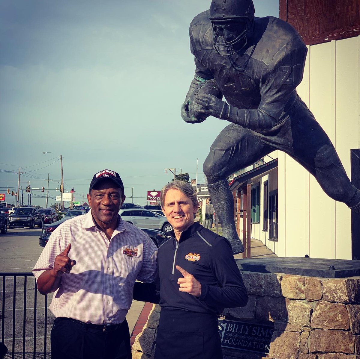 MattShyers's tweet photo. Great guy + Great food + Great crew = Great commercial. @BillySimsBBQ @billysimsburger @RealBillySims https://t.co/eYUpCJuxiw