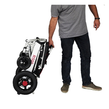 Silla de ruedas eléctrica plegable R500
benclinic.es/productos/Scoo…
La silla de ruedas R500 tiene unas dimensiones muy compactas, con un ancho total de tan solo 60 cm y un largo sin reposapiés de 81 cm
Su sistema de plegado rápido permite transportarla en la mayoría de los vehículos