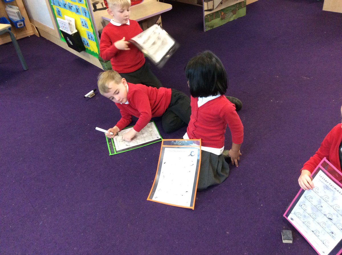 gillmarsh11's tweet photo. This week our handwriting letter is c
Say hello curl around the caterpillar
#precursive
@_MrsBG @stjs_staveley https://t.co/uxBNn3GAbn