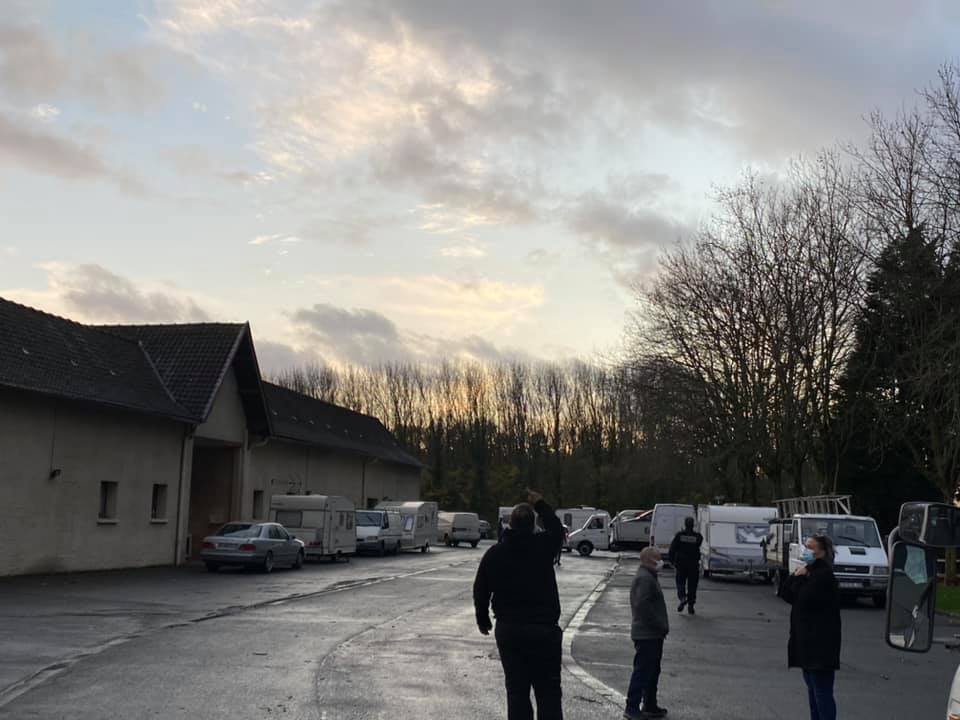 yvanhutch's tweet photo. Nouvelle occupation illégale d’une communauté nomade sur un terrain privé à #Premesques.
La loi républicaine s’appliquera comme par le passé avec demande d'expulsion. Par contre, on est pas en #confinement 🤔 ?
#EtatDeDroit #republique https://t.co/N6v704NpWf