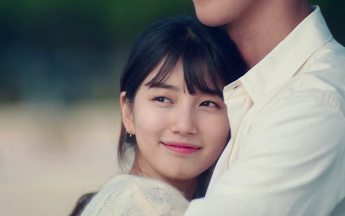 jorowbin's tweet photo. 스타트업 수지 �� 해도 이쁨🧜‍♀️^^ 메이크업 뗑 이돌 파데, 키스 미 루비, 비쥬코랄이래서 나도 샀지🧜‍♀️~ #정보성광고 #랑콤 #수지 #달미메이크업 #뗑이돌파운데이션 #압솔뤼루비 #압솔뤼루즈인티마뜨 https://t.co/uxCXEXcEDh