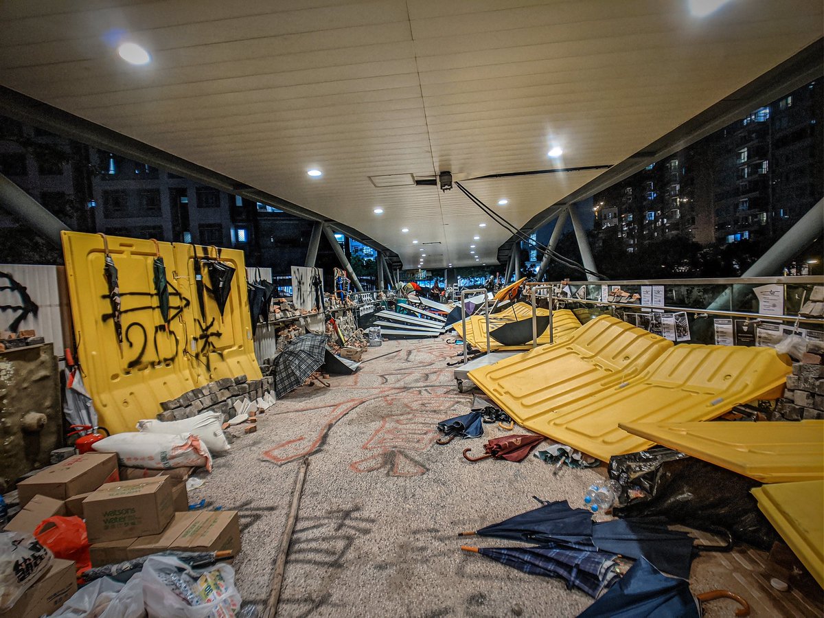 NickDemocracy's tweet photo. Last year, a huge conflict occurred between protestors and HK police in the universities. #StandWithHongKong #PolyU #CUHK https://t.co/mXhDYZce45