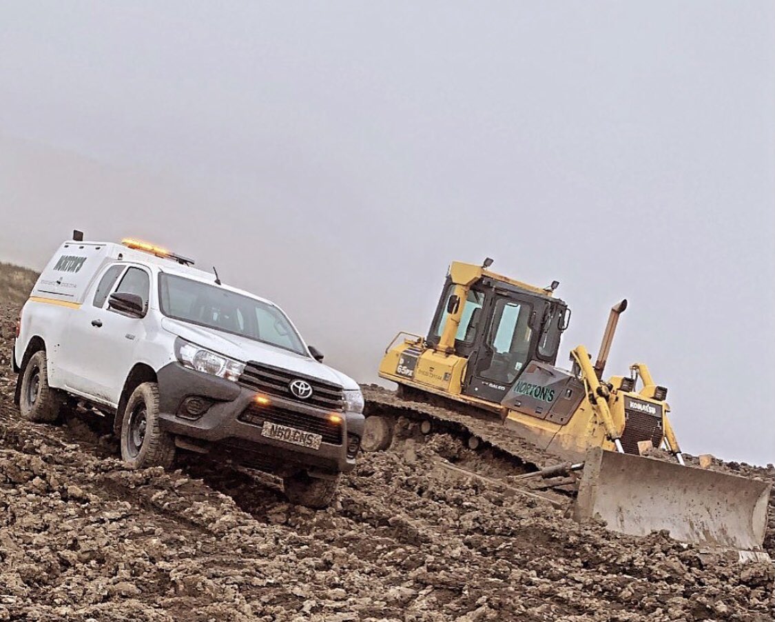 nortonsplant's tweet photo. Cracking shot from one of our plant fitters whilst onsite recently 📸👌🏻 #Nortons #PlantHire #Contracting #Haulage #Dozer #Hilux #ServiceVehicle #HeavyPlantFitter https://t.co/qlkl3dDcO5