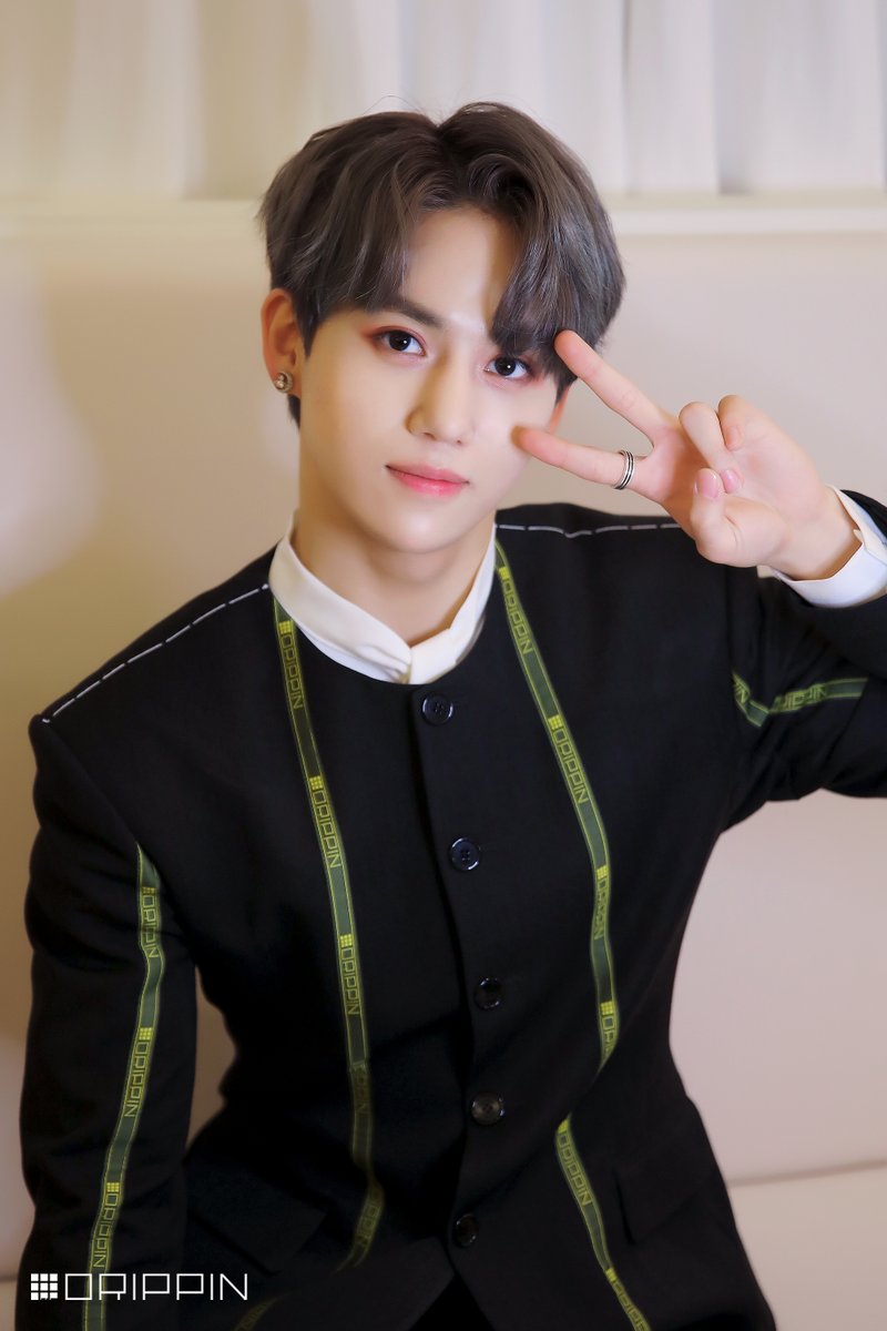 DRIPPIN's tweet photo. [📸] 201115 Video Call Event Behind

◾#황윤성

#DRIPPIN #드리핀
#Boyager #Nostalgia https://t.co/0pWMfEgCMl