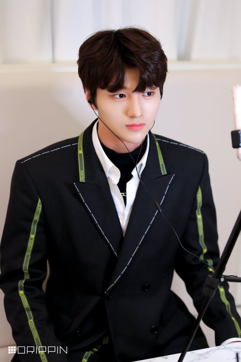 DRIPPIN's tweet photo. [📸] 201115 Video Call Event Behind

◾#차준호

#DRIPPIN #드리핀
#Boyager #Nostalgia https://t.co/F6v39rbZIQ