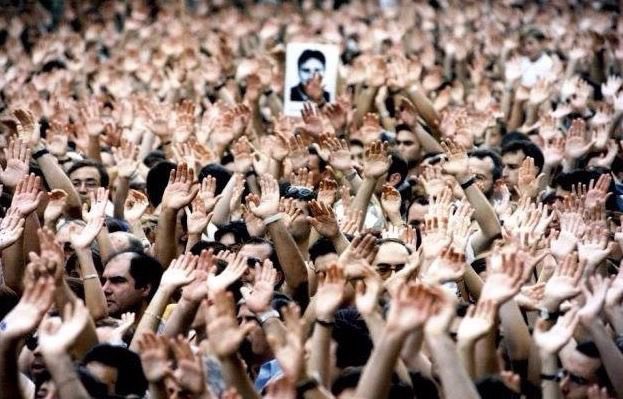 NataliaArana19's tweet photo. Españoles, despertemos y hagamos revivir el Espíritu de Ermua. Repitamos la hazaña! Quién me sigue? https://t.co/MyMin8UeiI