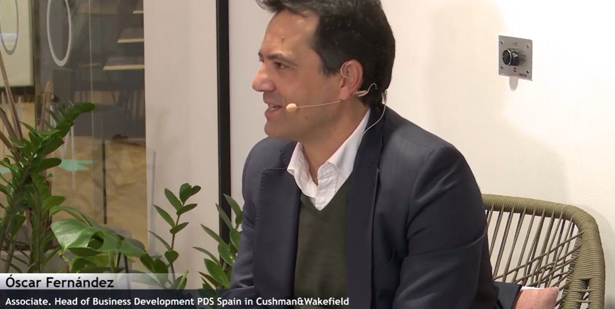 CushWakeSPAIN's tweet photo. .@oscarfs25, Head of PDS Business Development en C&amp;W: “Los empleados demandan cada vez más volver a la #oficina, pero la empresa no puede ofrecer esta opción debido a las medidas de seguridad. Aquí surge la oportunidad de los #EspaciosFlexibles”. #ProWorkSpacesConferenceWeek2020 https://t.co/cEqkWQ4b8T