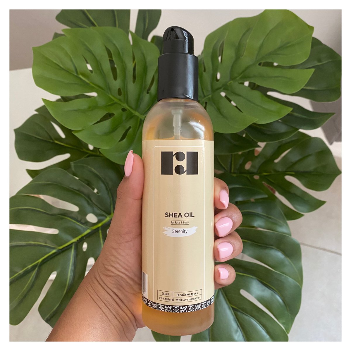 RandRLuxury's tweet photo. Did you know...
β£
Shea Oil is rich in fatty acids which help to keep the skin well-moisturised & plump. You can use shea oil in place of your daily lotion or skin cream.
β£
#myrandr #sheaoil #sheabutter #rawsheabutter #rawshea #sheabutteroil #sheabutterbaby #glowingskin https://t.co/qWJvUN44j5