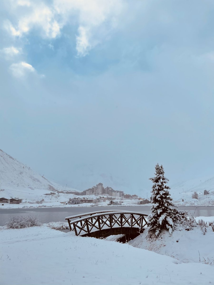 TignesOfficiel's tweet photo. [En direct] La neige est de retour ❄️😍
La station continue de se préparer pour vous retrouver très prochainement 🤞🏼🙏❤️
#tignes #tignaddict https://t.co/Ack0BR9Kle