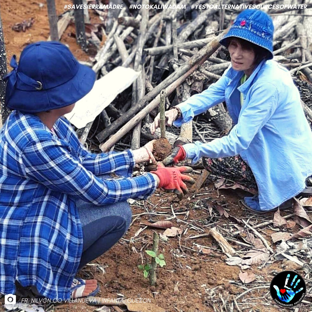 ChangemakersPH's tweet photo. While trees are being cut down for the construction of the Kaliwa Dam in the Sierra Madre Mountain Range, locals of Quezon Province continue to voice their opposition and take action by planting trees in nearby areas.
#SaveSierraMadre #NoToKaliwaDam #Changemakers https://t.co/BvEx6E6WXy