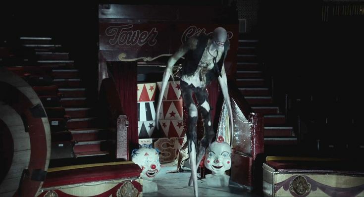 Странный дом мисс перегрин пустоты. Дом мисс перегрин пустоты. Дом странных детей мисс перегрин монстры пустоты. Пустота дом странных. Дом мисс перегрин пустоты.