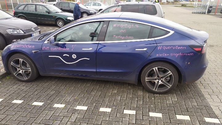 SailerGF's tweet photo. @Piratenpartei Das ist ziviler Ungehorsam. Das ist nicht gut für das System. Video habe ich auch von der Aktion, aber das Hochladen gelingt mir nicht. (2/2) https://t.co/uVeQaVGLOu
