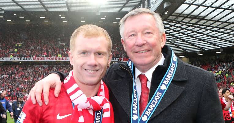 Zinedine Zidane: "My toughest opponent? Scholes of Manchester. He is the complete midfielder."Sir Alex Ferguson: "I think Paul Scholes is the best player in England. He's got the best skills, the best brain. No one can match him. There isn't a player of his mould anywhere