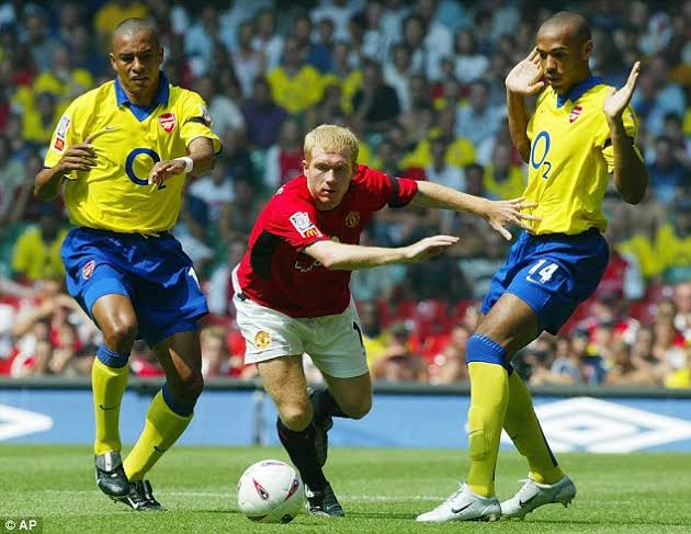 Henry: "I can't understand why Scholes has never won the player of the year award. He should have won it long ago. Maybe it's because he doesn't seek the limelight like some of the other stars."Laurent Blanc: "I tell anyone who asks me - Scholes is the best English player."