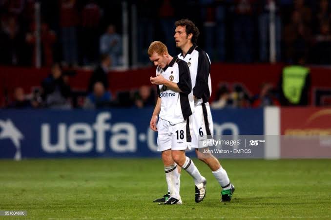 Henry: "I can't understand why Scholes has never won the player of the year award. He should have won it long ago. Maybe it's because he doesn't seek the limelight like some of the other stars."Laurent Blanc: "I tell anyone who asks me - Scholes is the best English player."