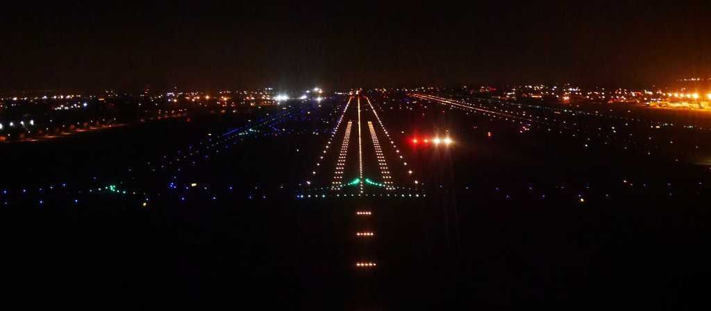 maarten_goet's tweet photo. It's that time of year again. The days are shortening, the lights come on early. My favorite time to get up in the air and do some night NVFR flights. ๐ #PilotLife #RealCloud
(Execited to see how my iPhone 12 Pro Max performs with night photography the coming weeks) https://t.co/xvmmRqJctt