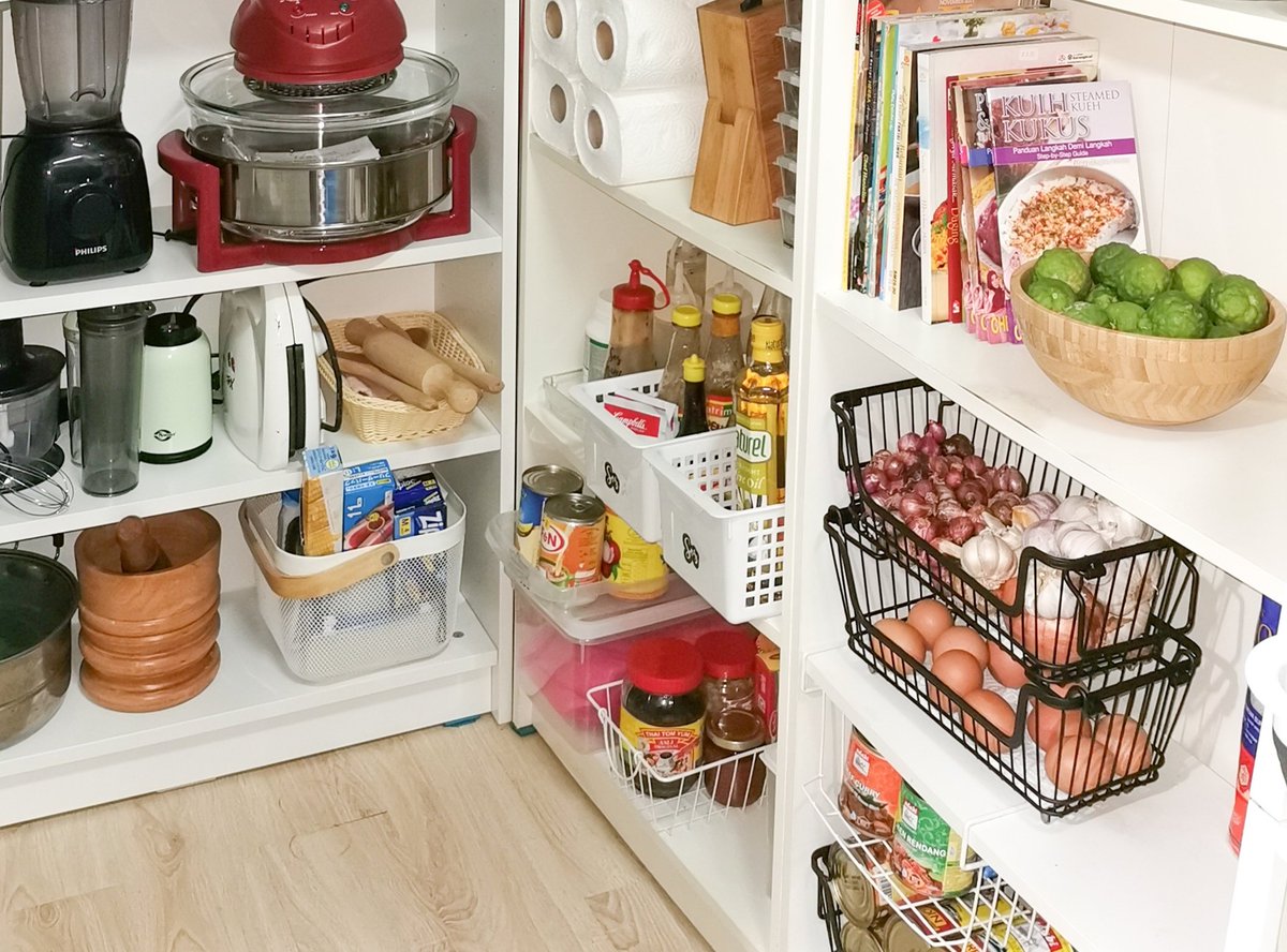 DuniaDeko's tweet photo. Idea tempat letak bawang dan adik beradiknya #dekodapur #kitchenorganize https://t.co/egsr0yg6DU