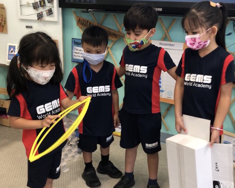 Ss used drama and props to explore alternative endings to our #travelingtale <a href="/MaiaBassett/">Maia Bassett</a> <a href="/teacherclaudio1/">Fuuma The Great</a> we love acting out the Landfill Monster and the Climate fairy 😘