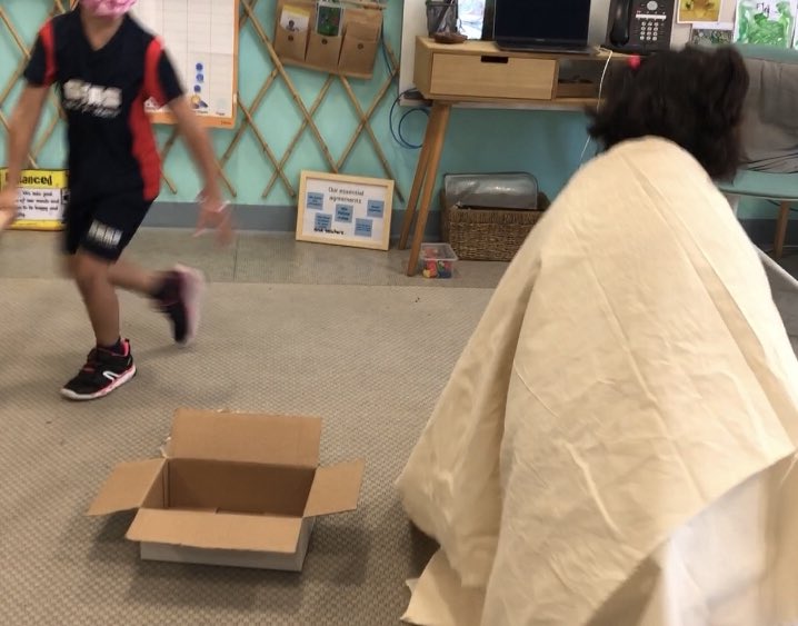Julhus98's tweet photo. Ss used drama and props to explore alternative endings to our #travelingtale @MaiaBassett @teacherclaudio1 we love acting out the Landfill Monster and the Climate fairy 😘 https://t.co/5p4vBPeoxh