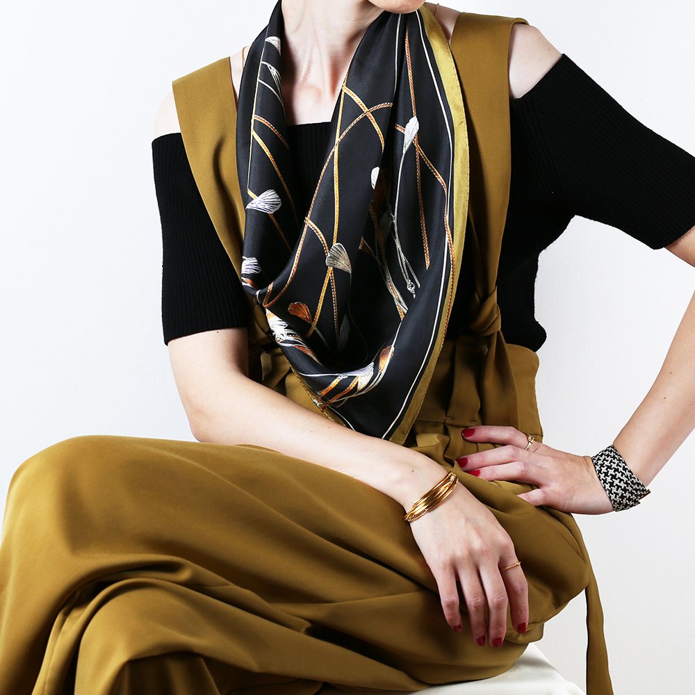 new
moca.arpeggio（モカ アルペジオ） / Little birds ネックレス柄 スカーフ [MS-03]
store.eighthundredships.com/?pid=155423165…