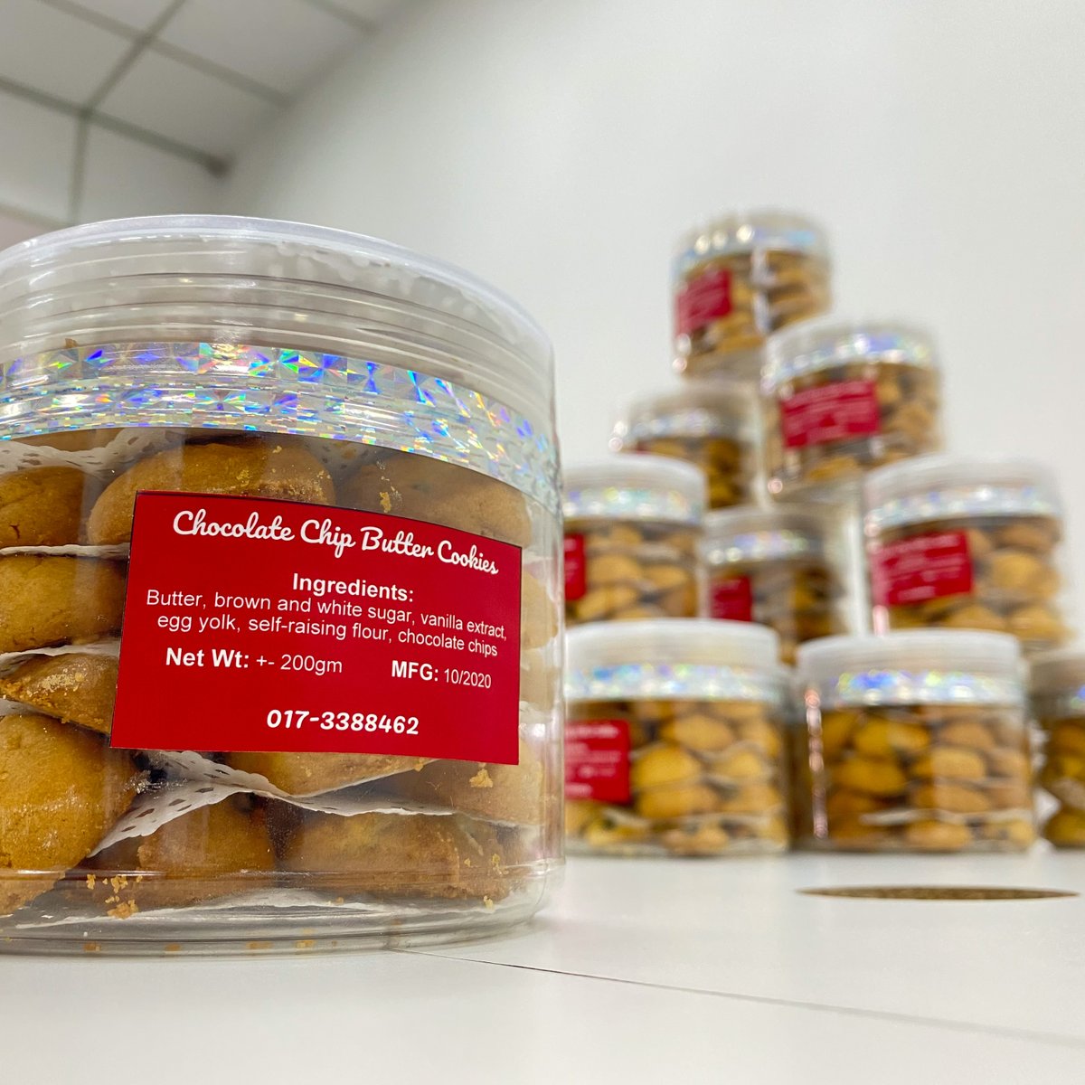 KecharaSoupK's tweet photo. #WFH is boring without a tub of chocolate chip butter cookies next to you. Freshly baked by the bakers in #kecharaempowerment. #ABiteToEat with a tub or two will keep you smiling happily throughout your day. Call 0173388462 for your order. https://t.co/P64YsNBllH