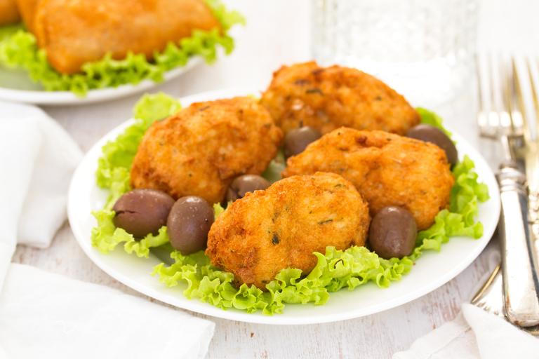 visitportugal's tweet photo. Sept #tascas où s'attabler à #Lisbonne https://t.co/vqzrmTmMKP | Via @Le_Figaro "une #cuisine généreuse ... sert des recettes #portugaises #traditionnelles, souvent régionales, à un bon rapport qualité prix" #Portugal #visitportugal #mange #gastronomie https://t.co/TTSgCavPVQ