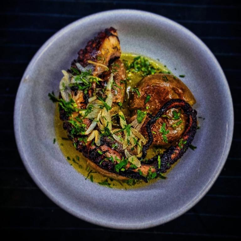 visitportugal's tweet photo. Sept #tascas où s'attabler à #Lisbonne https://t.co/vqzrmTmMKP | Via @Le_Figaro "une #cuisine généreuse ... sert des recettes #portugaises #traditionnelles, souvent régionales, à un bon rapport qualité prix" #Portugal #visitportugal #mange #gastronomie https://t.co/TTSgCavPVQ