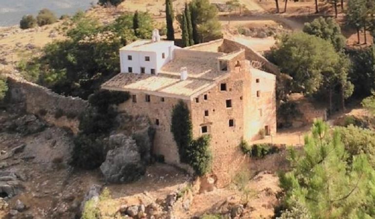 HotelSpa_SdC's tweet photo. 😍 Otra belleza #histórica y arquitectónica que vale la pena conocer es el #Monasterio de Montesión de #Cazorla.
🏛️ Su construcción data del siglo XVII y fue fundado, según reza su placa por San Julián Ferrer, después de aparecérsele la Virgen María en una cueva. https://t.co/sXNtT7gvrJ