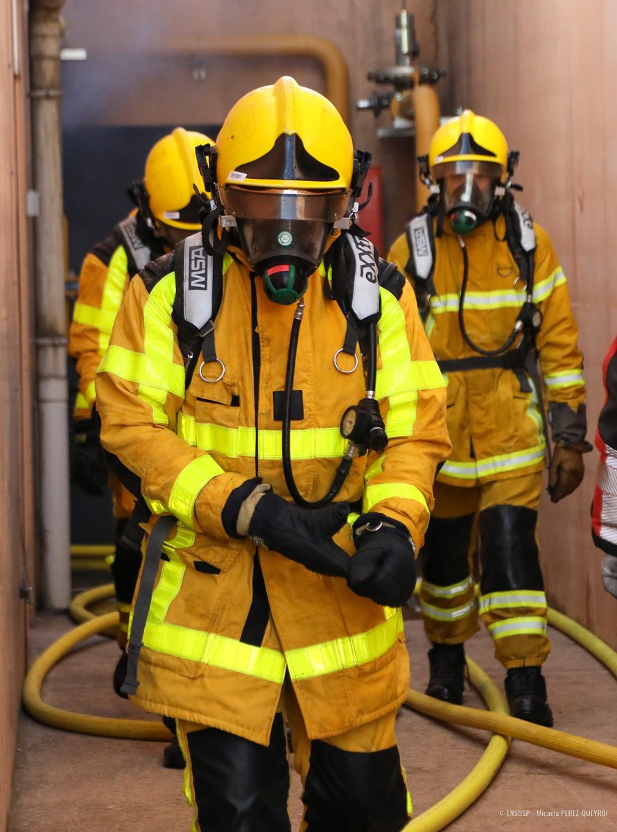 ENSOSP's tweet photo. Présence sur site des stagiaires à minima dans le respect des #mesures #gouvernementales et près de 300 officiers-élèves en formation à distance #EAD #FOAD cette semaine ; l'Ensosp met tout en œuvre pour continuer à former les #officiers de #SP dans les meilleures conditions. https://t.co/KGMtzvlNEg