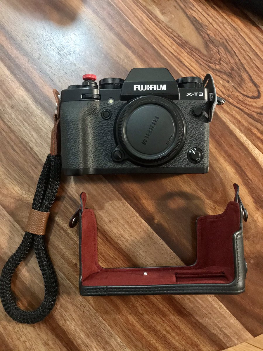 Hey ! Petites annonces 😊Je vends un boîtier nu Fujifilm XT 3 comme neuf sous garantie jusqu’en août 2022. Facture Fnac et lettre de cession. RT merci. DM 🙏🏽#Fujifilm
