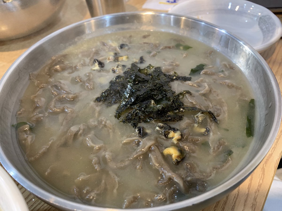 krungy21's tweet image. 늦잠 푸욱 자고~ 😴 모자 하나 눌러쓰고~ 🤠 보말칼국수와 죽 맛있게 먹고~ 🍜 바다가 보이는 뷰가 끝내주는곳에서 달달한 라떼 한잔 하며 힐링 캬하... 🌊🌴☕️ #bdayweek #2020 #🎂 #memorymonday