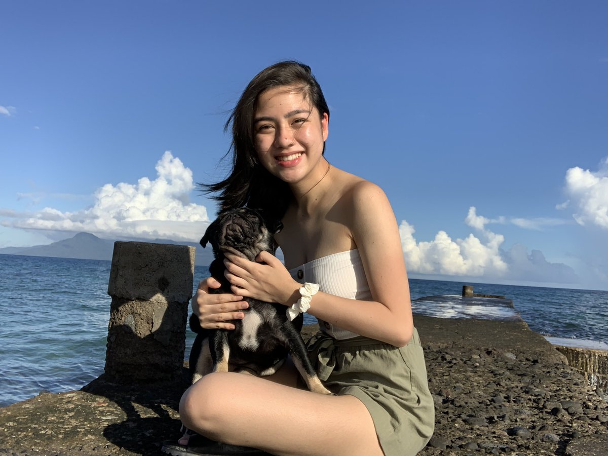 ionasofia's tweet photo. Pug hugs https://t.co/qPvG6G0PYF