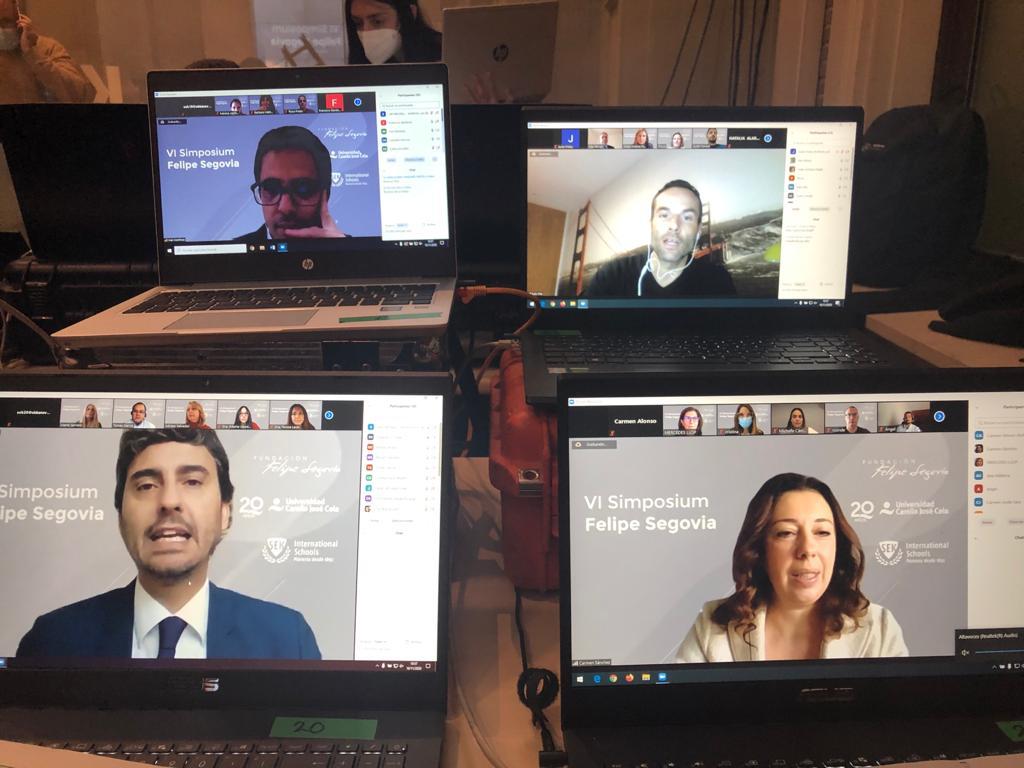 sekintschools's tweet image. Todos trabajando en los espacios de indagación profesional. Los profesores de Colegios SEK y @universidadcjc comienzan a compartir sus microinnovaciones  #SimposiumSEK2020