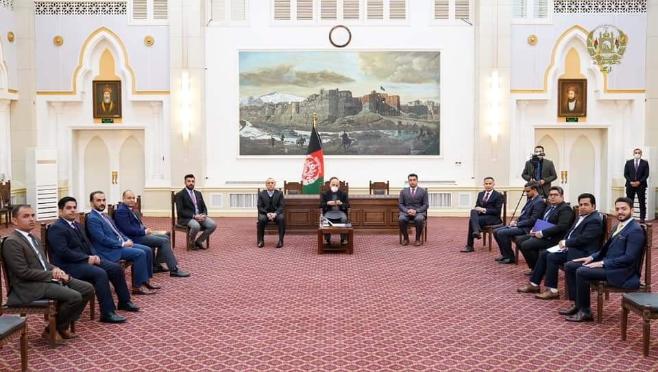 DABS_Official's tweet photo. د افغانستان د اسلامي جمهوریت د جمهوررئیس محمد اشرف غني په حضور کې د مالیې وزارت، د اوبو چارو د تنظیم ملي ادارې او د افغانستان برښنا شرکت  او زیمنس انرژي کمپنۍ ترمنځ د همکارۍ تفاهم لیک نن له غرمې مخکې، په چهار چنار ماڼۍ کې لاسلیک شو. https://t.co/CevY4QvPVP