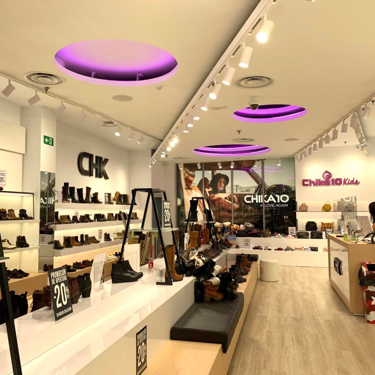 Tienda CHIKA10-Xti C.C. MADRID
Otro magnífico Proyecto ejecutado en 2020 de la mano de unos de nuestros grandes colaboradores <a href="/gci/">GCI</a>.concept , realizado con nuestro proyector estrella CAPRI de 40W.
#iluminaciónretail #equipoledshome
ledshomelighting.es