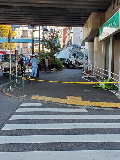 死亡事故 環八 砧でゴミ収集車が歩道乗り上げ 歩行者の男性が足切断の重傷も その後死亡 まとめダネ