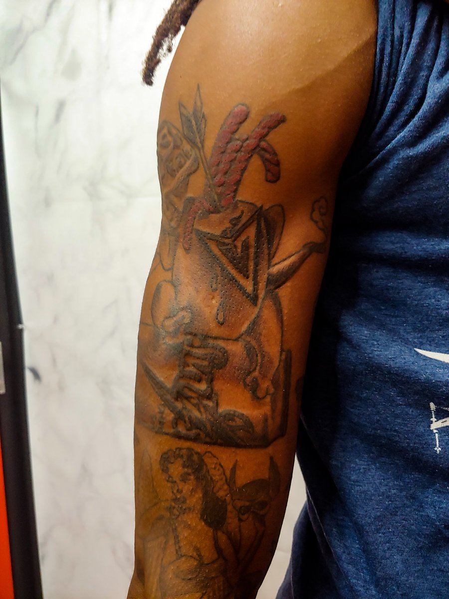 KnottyRL's tweet photo. Always get a high/horny from new tattoos. The needles leave me wanting...
#tattoo #needlessly #kink #dccomics #blackdom #fetish #blackmodel #greenarrow #theflash https://t.co/sUn8KSWZk0