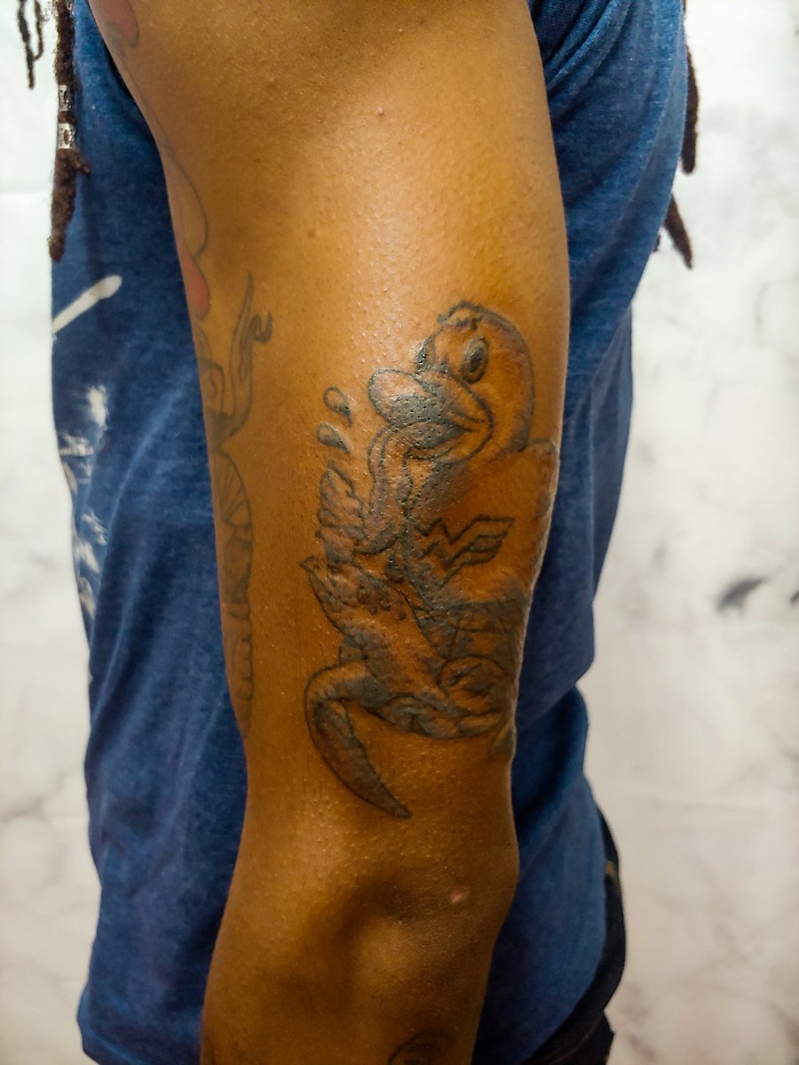 KnottyRL's tweet photo. Always get a high/horny from new tattoos. The needles leave me wanting...
#tattoo #needlessly #kink #dccomics #blackdom #fetish #blackmodel #greenarrow #theflash https://t.co/sUn8KSWZk0