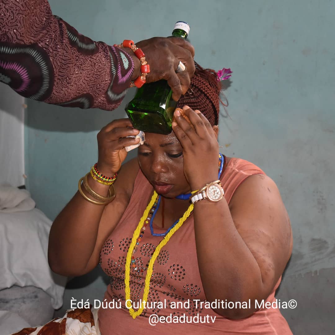 edadudutv's tweet photo. Ìyá Ọyárántí Níhìn-ínlẹgbẹ́wà Ẹgbẹ́/Òrìṣà Festival, Òṣogbo Nov 15, 2020... We give thanks to Olódùmarè, Orí, Ifá, Òrìṣà, Ẹgbẹ́ for making it a success. 
.
#EdaDuduTV #PreserveAfrika #Egbe #Orisa #FabumiFasina #Osogbo #OrisaFestival #EgbeFestival #AkiikaAseege https://t.co/GA2UFsDFKI