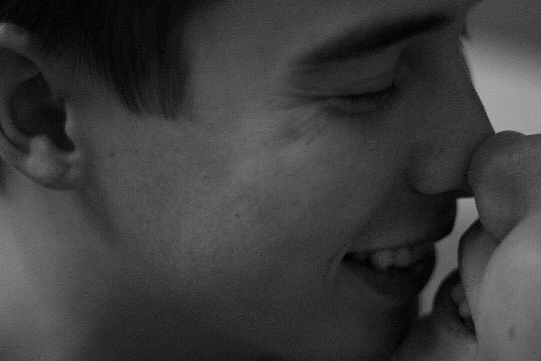 :اذاِ مِتعَجبِك سِوالَيفِي 
، اِبوَسكِ ، اخِتلَ بِحُضِنكَ ، وِاغنِيلَك !!.