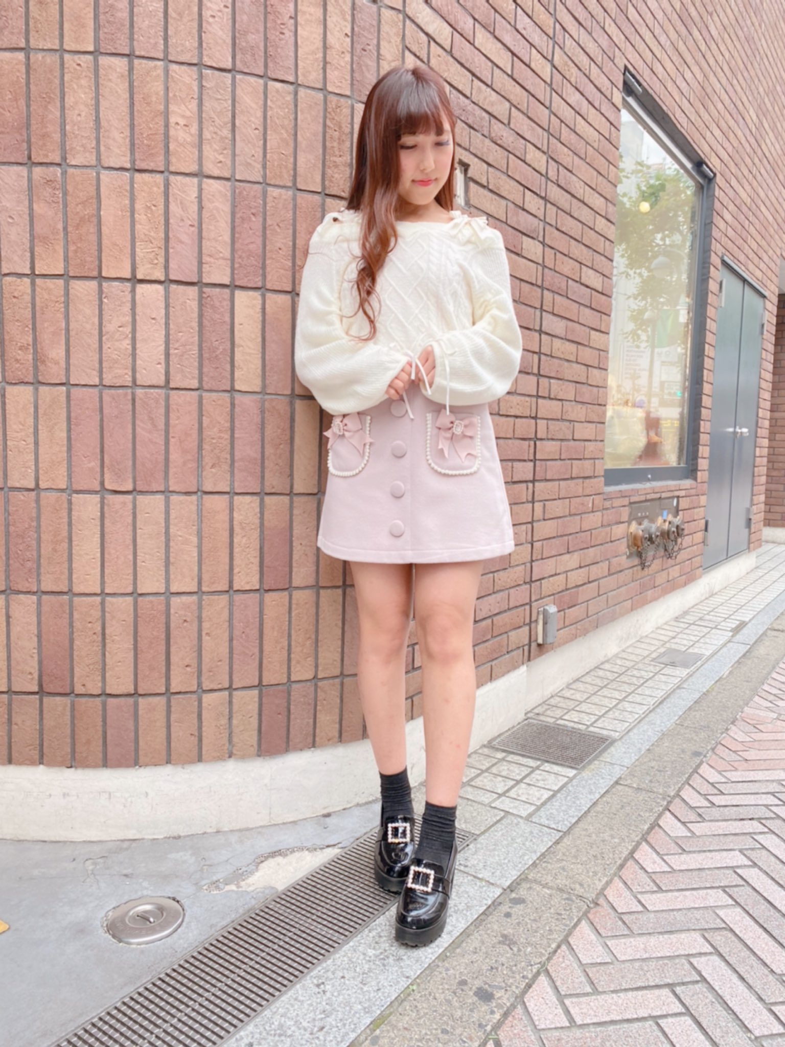 Twitter 上的 Liz Lisa Shibuya 109 リボンビジュー台形スカート 品番 107 4019 0 値段 6 900 Tax White Pink 冬のデートコーデにオススメ キラキラのビジューがかわいい シルエットが綺麗な台形スカート ふわふわニットとのコーディネートが 渋谷