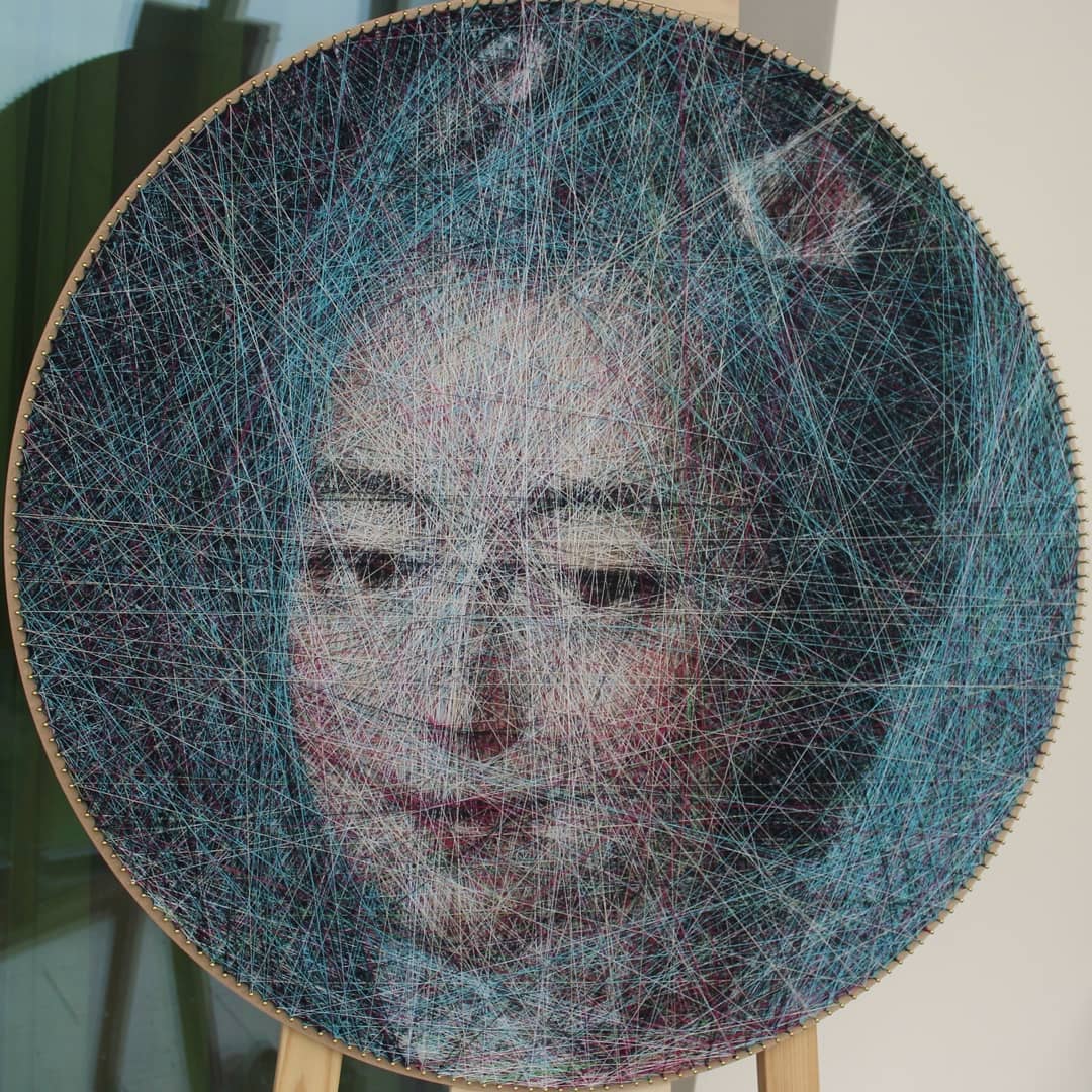 womensart1's tweet photo. Programmer Ani Abakumova, 32, from Moscow, uses her own algorithm to find out how to arrange straight lines of thread on a loom so that they will recreate classic portraits #womensart 
#WomenInSTEM https://t.co/WUSBaIkNZ1