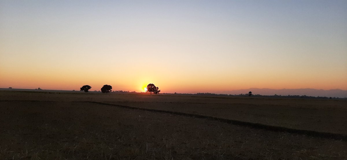 BoruahMoonmi's tweet image. A dream about to come true 🌅
#chasingsunset
#letsliveit