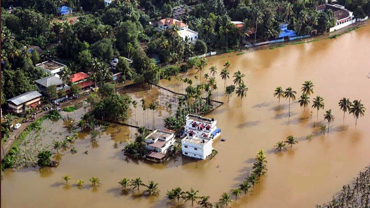 4/6 In oct few Muslim league leaders wr questioned by ED in a MONEY LAUNDERING case. Congress, IUML & commies r in cahoots with anti-national entities. All 3 political entities hd trashed  #Gadgil rpt warning of FLOODS in Kerala, published in 2011.They've blood on their hands.