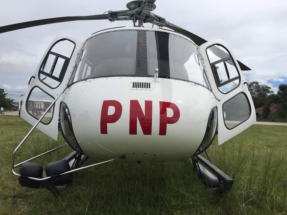 1Enrile's tweet photo. Hatid Ayuda para sa mga lugar na hindi kinaya.  Sasakyang pang himpapawid tinugunan ng ating Provincial Government at ng PNP. 

With special coverage of GMA network.

#helpenrilecagayan https://t.co/mqc9m5HM7q