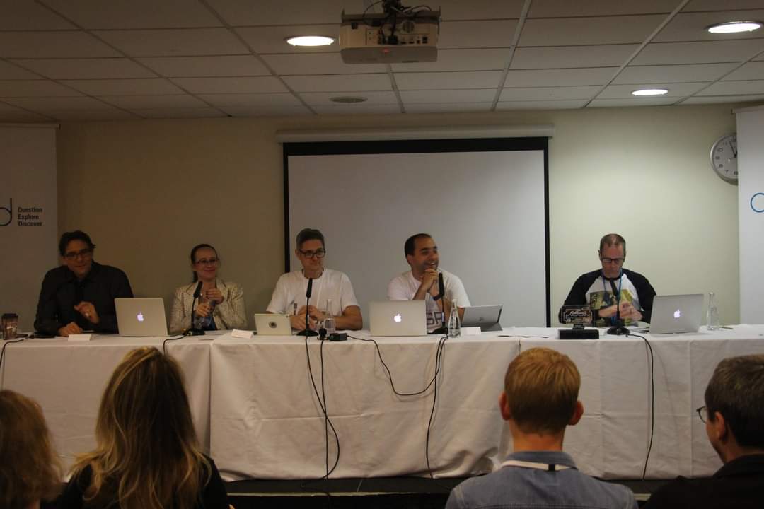 espodcast_eu's tweet photo. As we just had #QED2018 again this weekend, today's #MemoryMonday is a photo of @QEDcon 2018! It was from the live recording of the ESP with Jay Novella of @SkepticsGuide, @ClaireAccendit, @Bockmanp, @skepman & @BrianEggo! You can also see @jourdemayne from the back. Cool times! https://t.co/kHDDZp3Mok